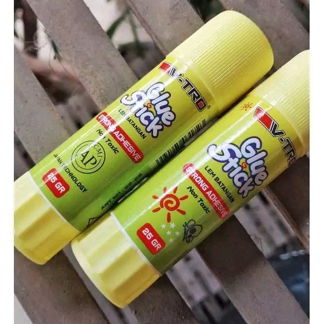 

21-25 gram glue stick / lem stik