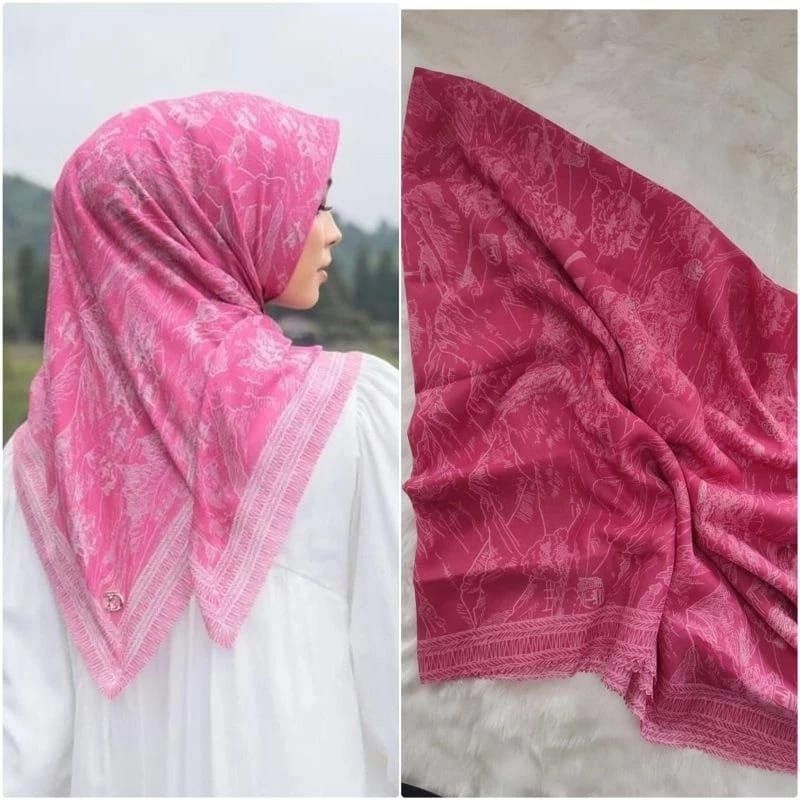hijab segiempat voal motif scene pink