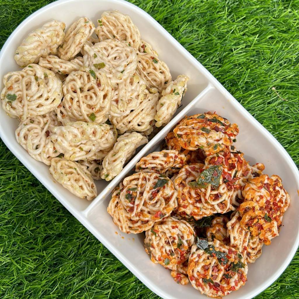 

Kerupuk Seblak Mawar Kering Pedas by rwd_snack.sby