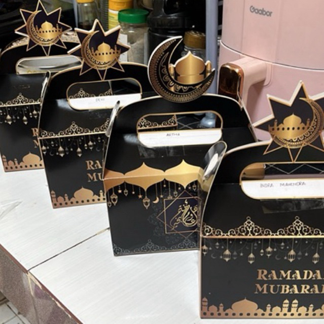 

SPECIAL HAMPERS 30 pcs (dapat dua toples)