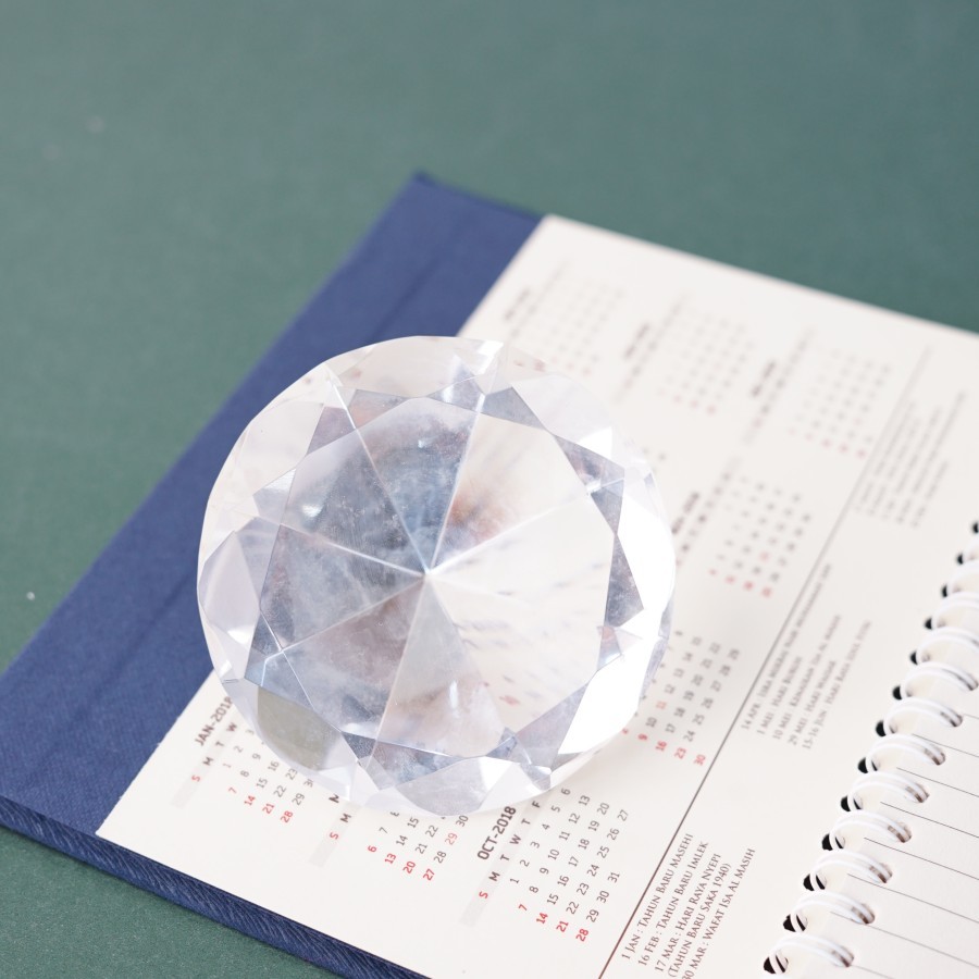 

Pemberat Kertas Diamond Crystal CG-15