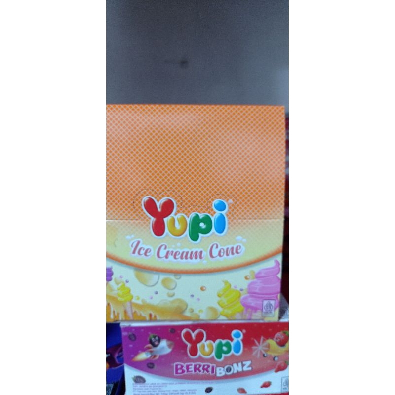 

YUPI ICE CREAM CONE 1KOTAK ISI 24PCS