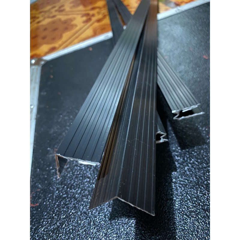 List Alumunium Hardcase L Hitam 1Meter