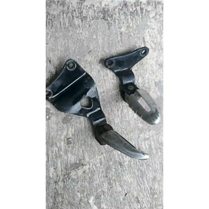 dudukan footstep belakang yamaha mio sporty original