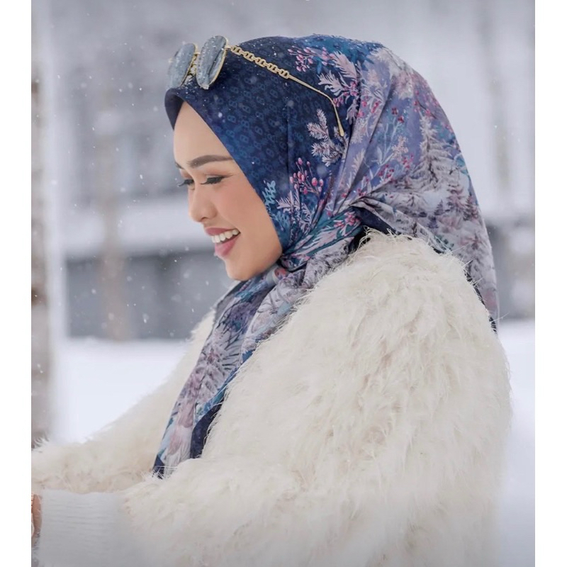 Hijab Buttonscarves Holiday series Jilbab Segiempat Buttonscarves Kw