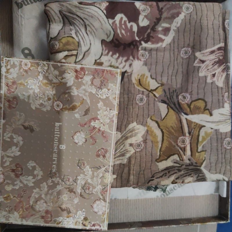 Buttonscarves - The Royale XL Khaky