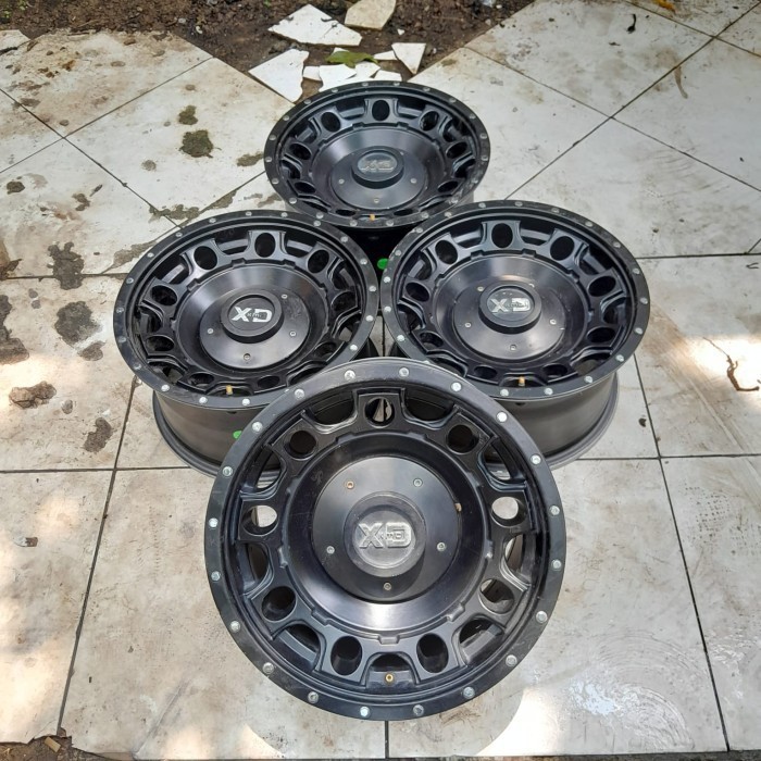 VELG MOBIL BEKAS R15 BAUT 6 KMC(HSR) R15 X8 6X139,7 ET18