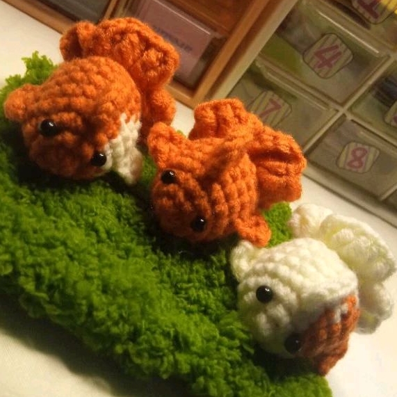 goldfish crochet keychain