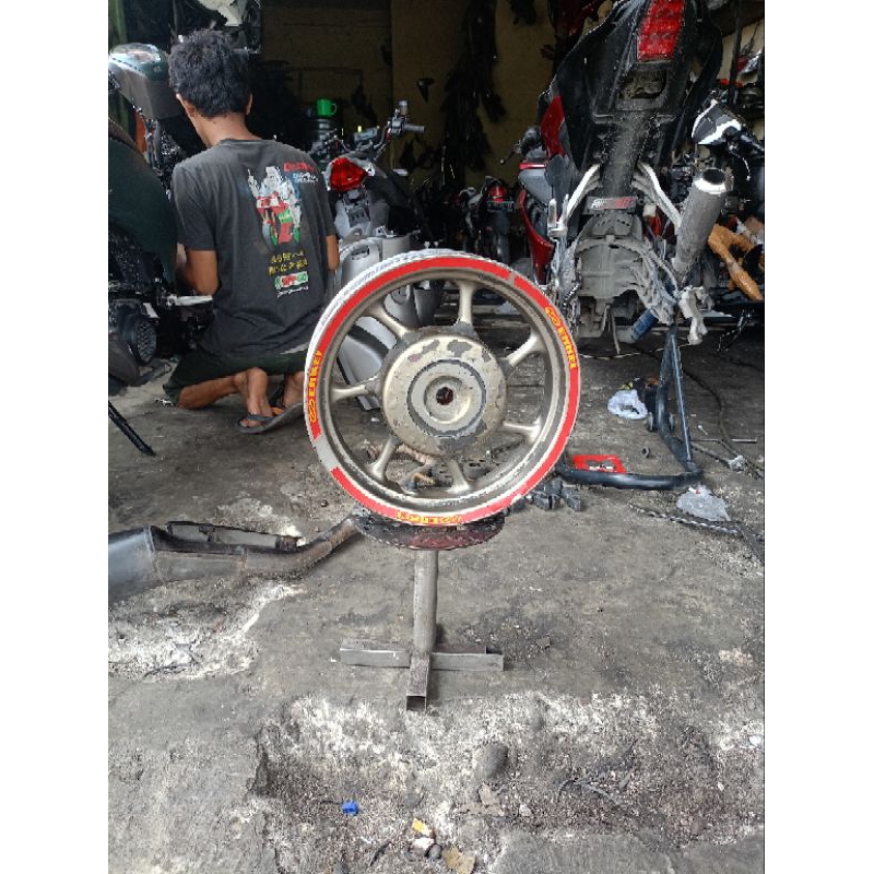 velg/velq/pelak belakang Honda Scoopy ring 12 original