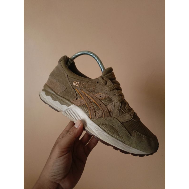 Sepatu Asics GeL LYTE V