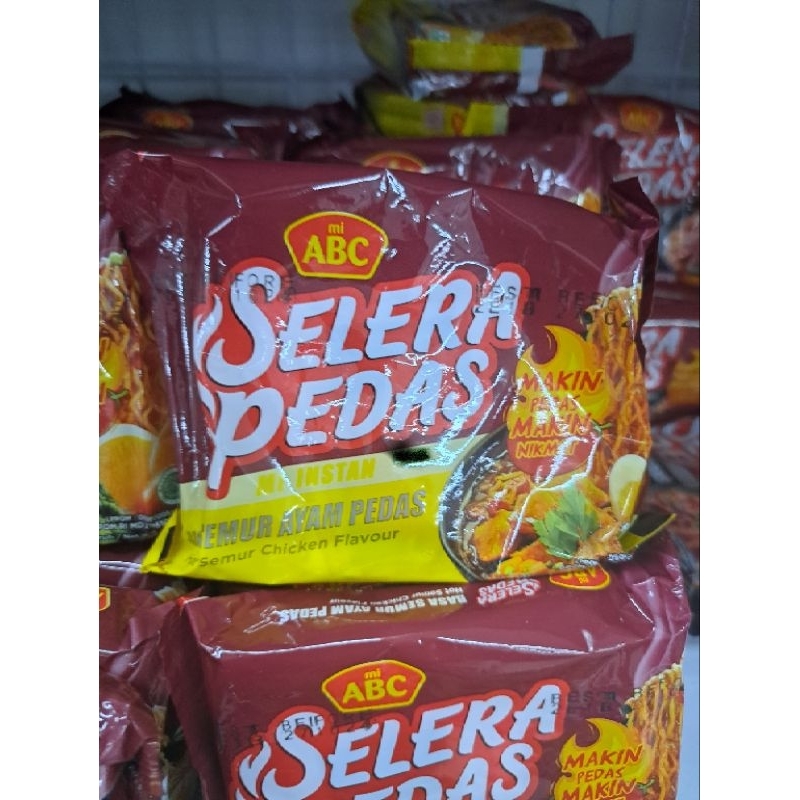 

Mie selera pedas gulai ayam dan mie selera pedas semur ayam pedas