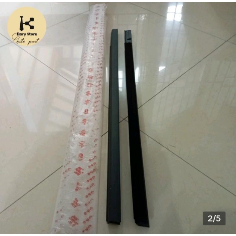Pelipit Karet Kaca Luar Mobil Apv Hitam Original