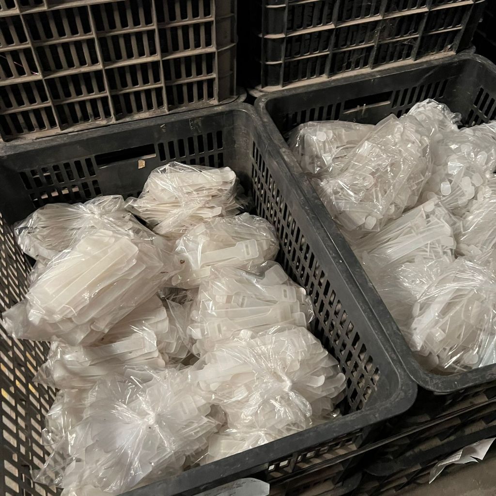 

Handle Pegangan Plastik Untuk Kardus Carton Iner dan Box 1 set