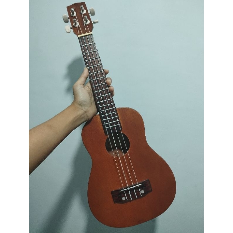 preloved Ukulele Kentrung