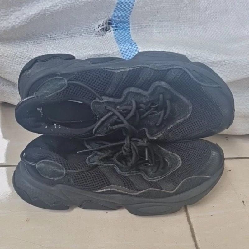 sepatu adidas ozweego black second size 42,5