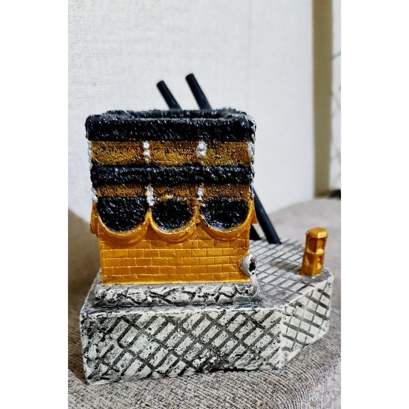 hiasan meja/kantor. tempat pulpen.miniatur kabah