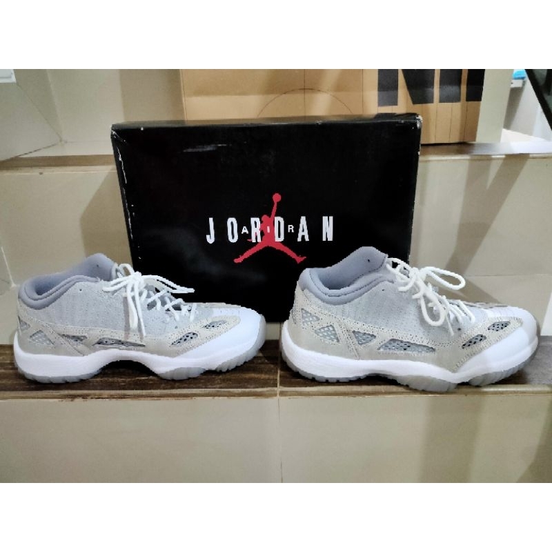 Sepatu NIKE AIR JORDAN 11 RETRO LOW IE