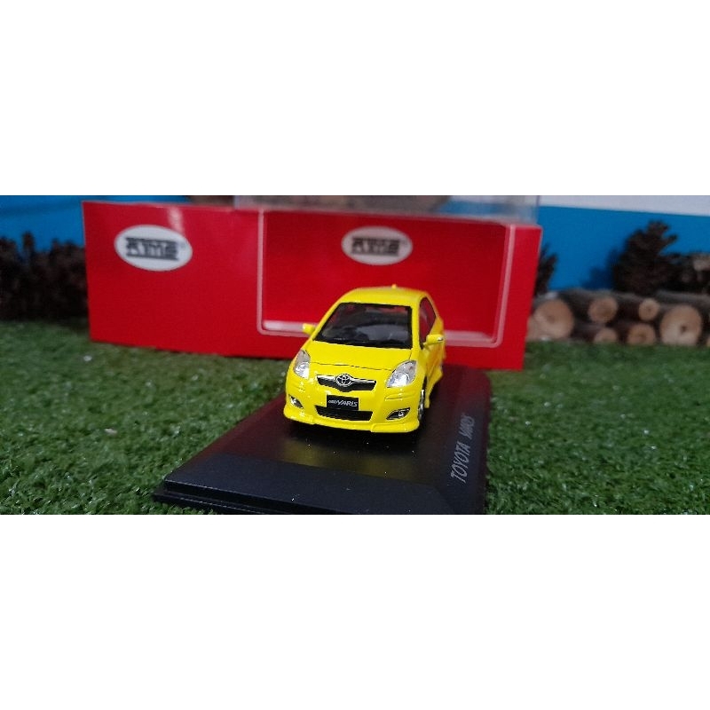 Diecast Miniatur Toyota Yaris kuning skala 1:43