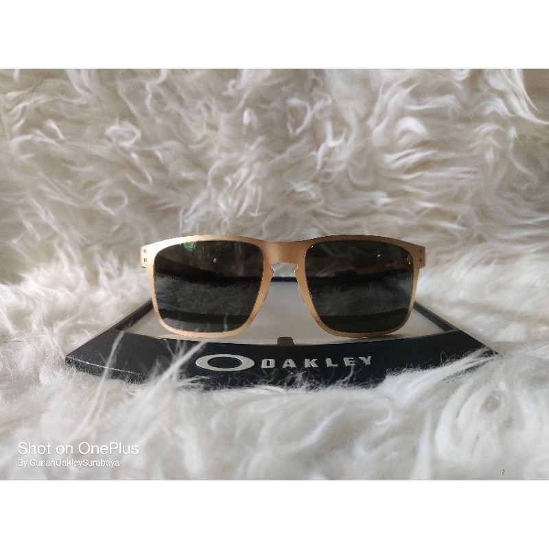 Kacamata Oakley Original Holbrook Metal Satin Gold w/ Dark Grey 004123 - 08