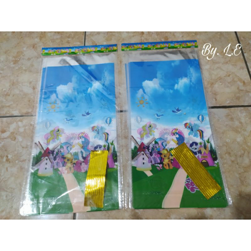 

plastik bingkisan ultah motif