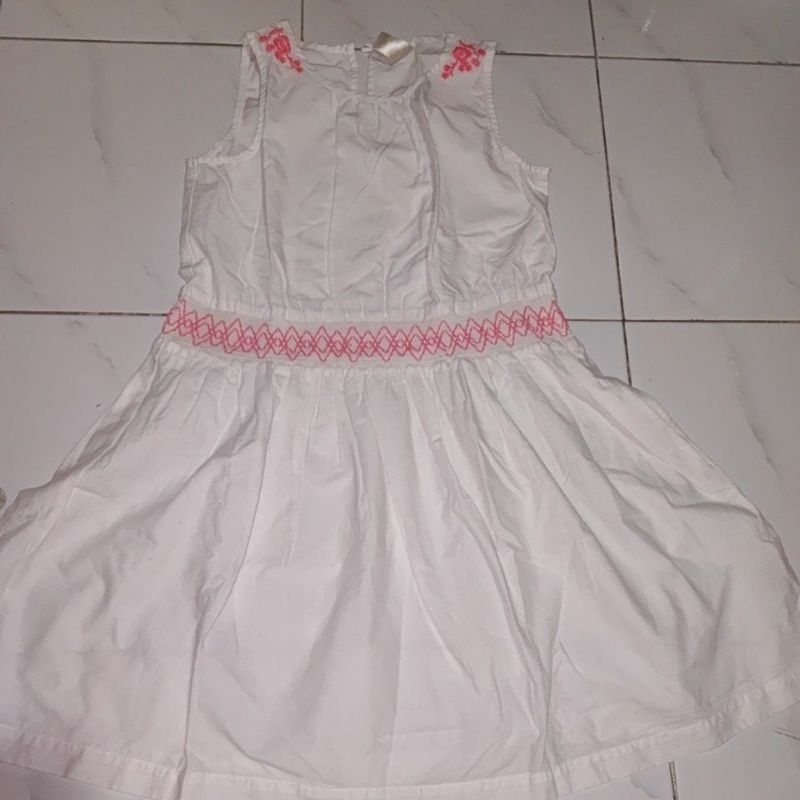 Dress Anak Putih smocked Oshkosh 10 th. Like New VGC