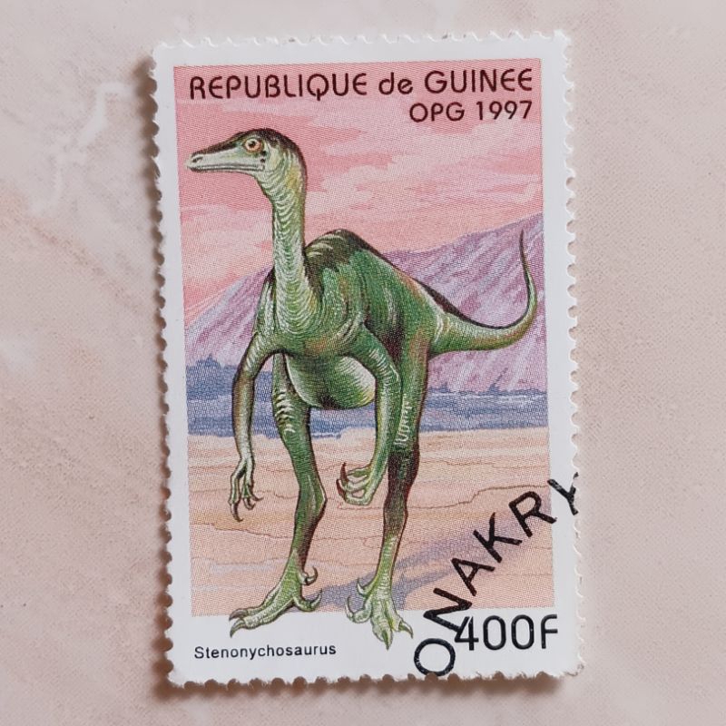 

(AE) Perangko Guinea 1997 Prehistoric Animals (1997) - Stenonychosaurus 400 Franc CTO