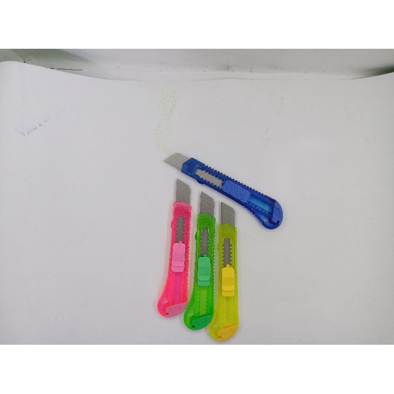 

Pisau cutter Renteng Besar / Pemotong Kertas Satuan Murah. 1 Renteng isi 12pcs