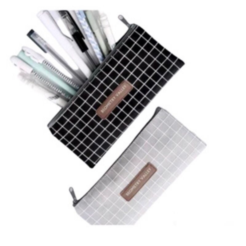 

Tepak Pensil Beometry Valley Dompet Motif Polka Bahan D300