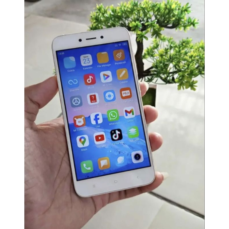 REDMI 5A RAM 3GB/32GB SECOND RESMI BERGARANSI DAN BISA RETUR YA