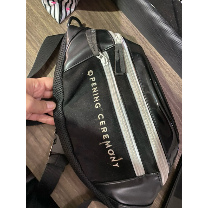sling bag shoulder opening ceremony