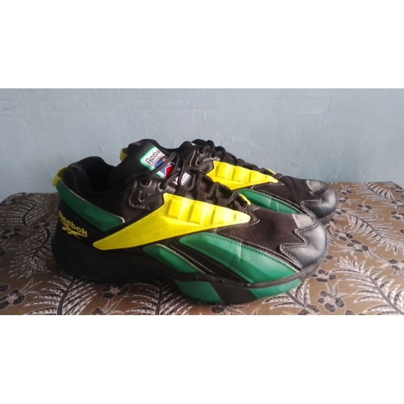 Reebok Classic Interval 96 Lace-Up Running Shoes Second