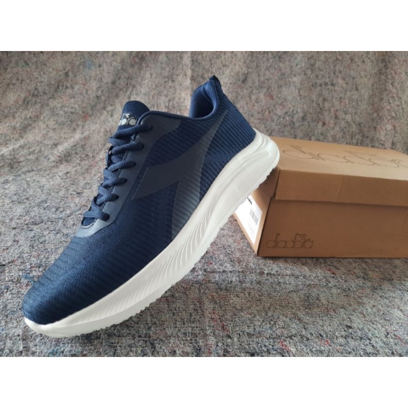 sepatu sport runing sepatu olahraga lari pria sepatu diadora Keenan navy
