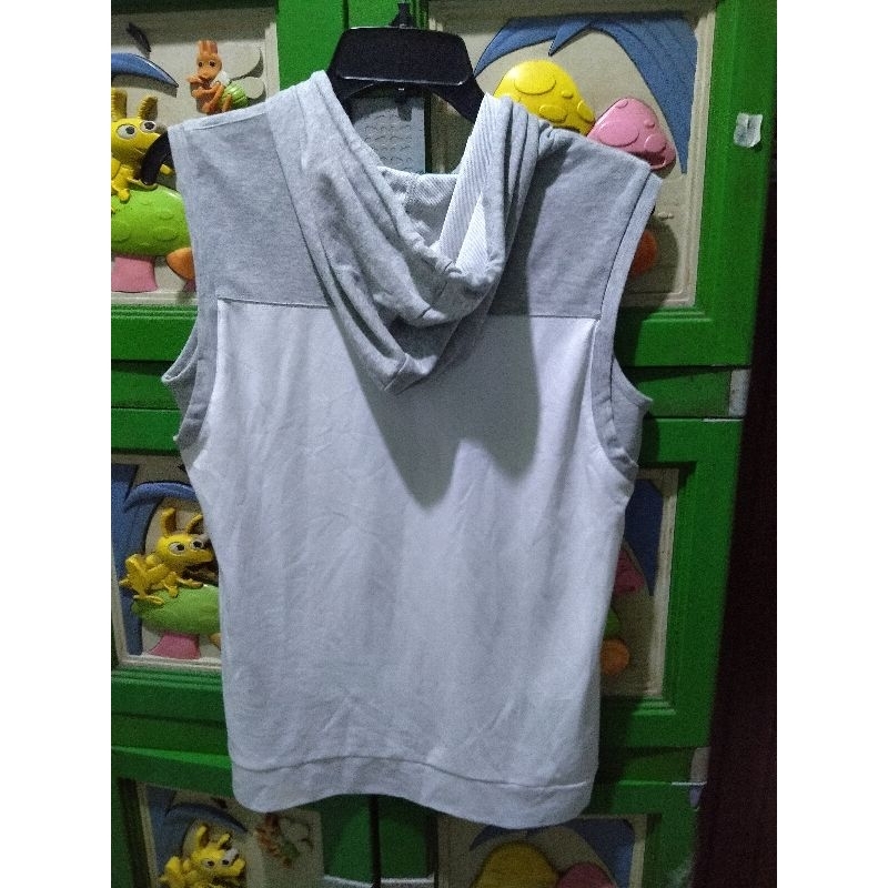kaos oblong kutungan Hoodie second preloved