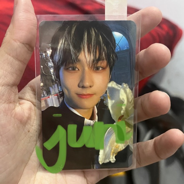 PC/ Photocard broadcast showcase dark blood bite me jungwon enhypen