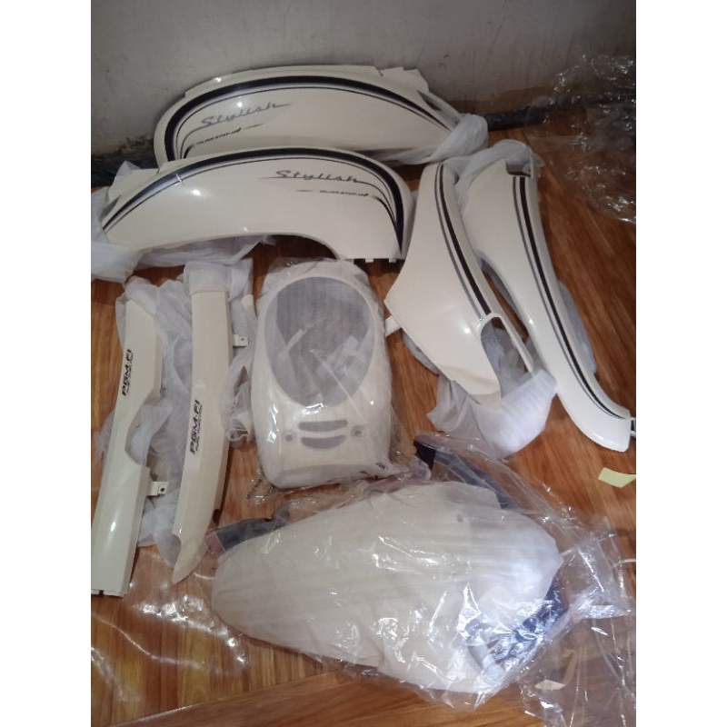 body halus scoopy fi esp 2015-2016 cream