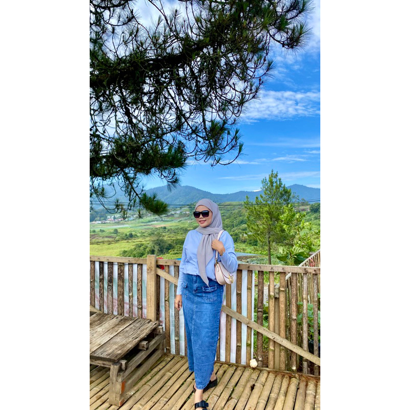 Atasan wanita/ blouse wanita/ baju korea / atasan kaos/ kaos premium/atasan uniqlo/atasan athayaa