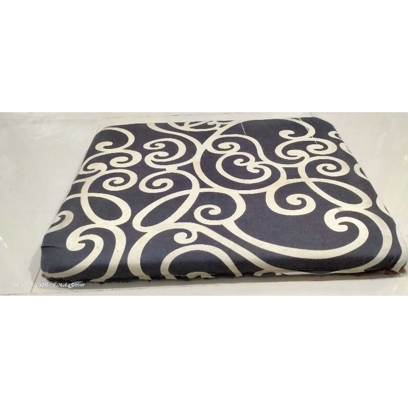 sarung busa kursi kayu pakai resleting,,,hanya sarung ya