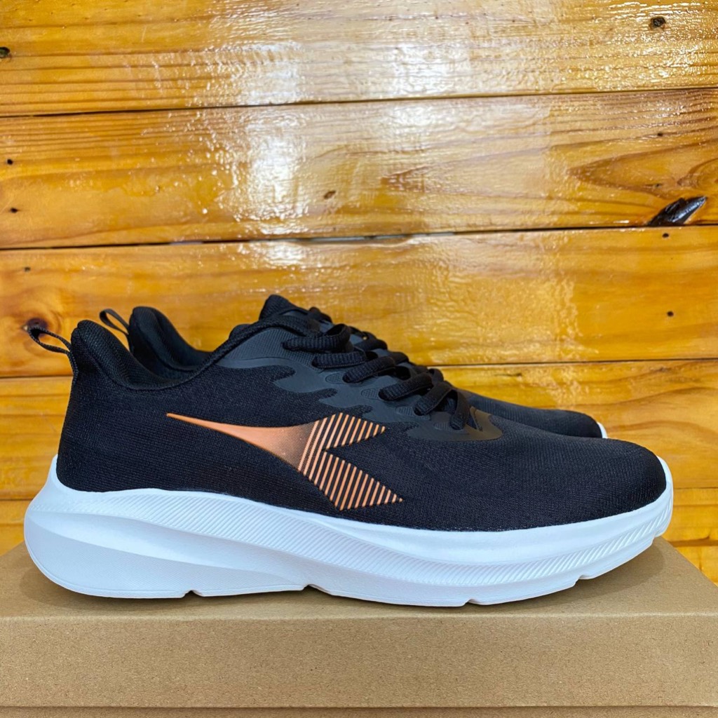 ONLY SIZE 41 SEPATU DIADORA PRIA DIADORA HUGE BLACK WHITE COD ORIGINAL SNEAKER SPORTY RUNNING MEN