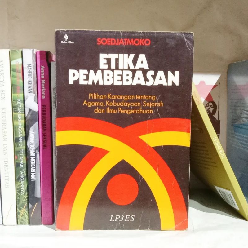 Menjelajah Cakrawala: Kumpulan Karya Visioner Soedjatmoko | Dimensi Manusia Dalam Pembangunan | Etik