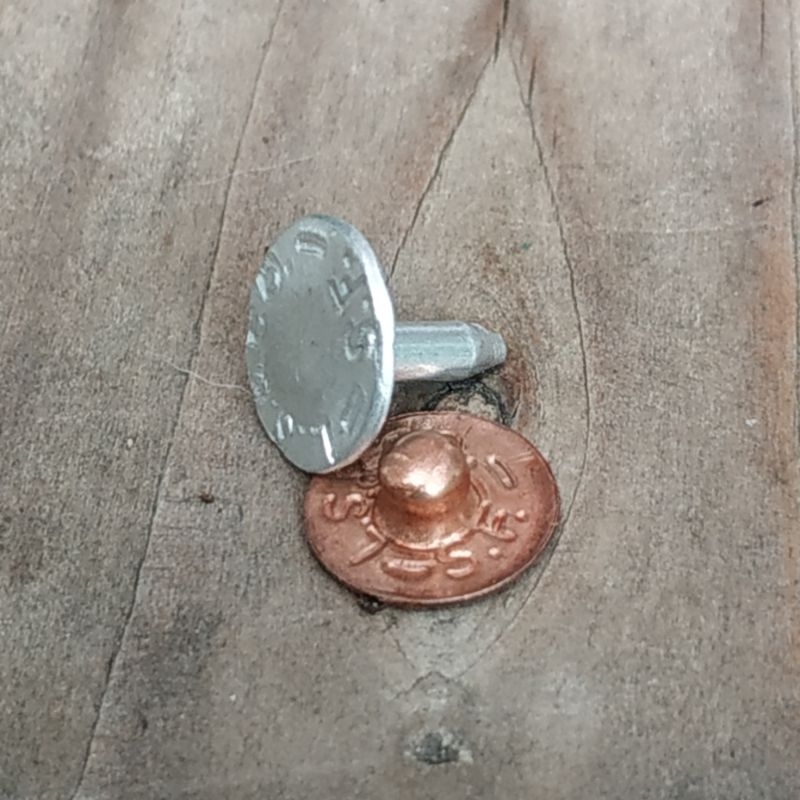 paku saku jeans rivet LEVIS