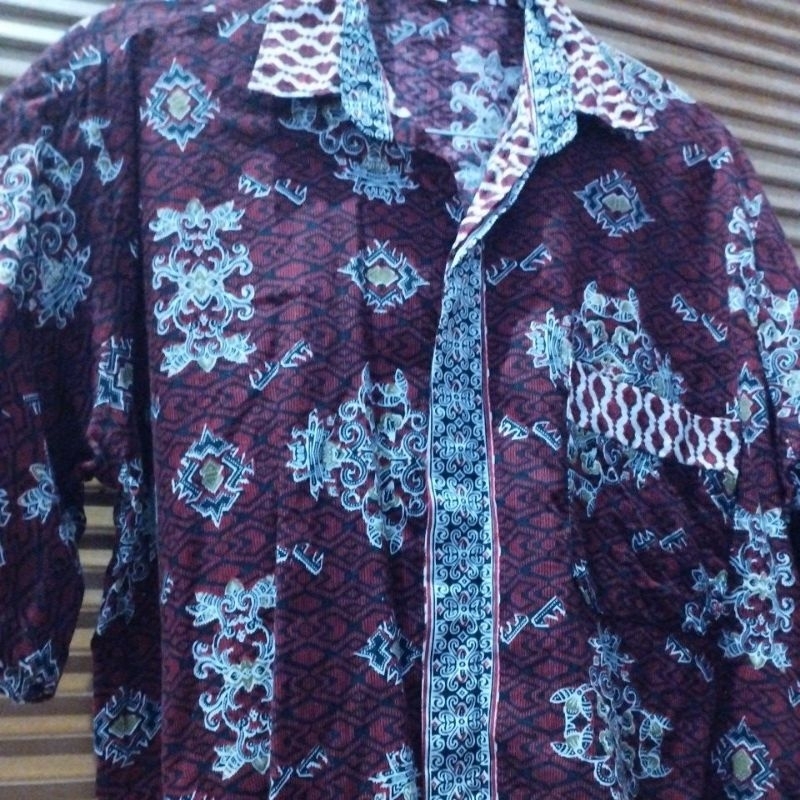 batik merah maroon