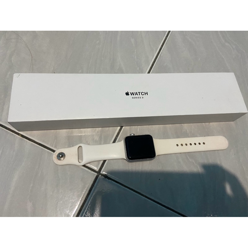 Apple Watch Series 3 42mm Silver Aluminum Sport Band White (Second)