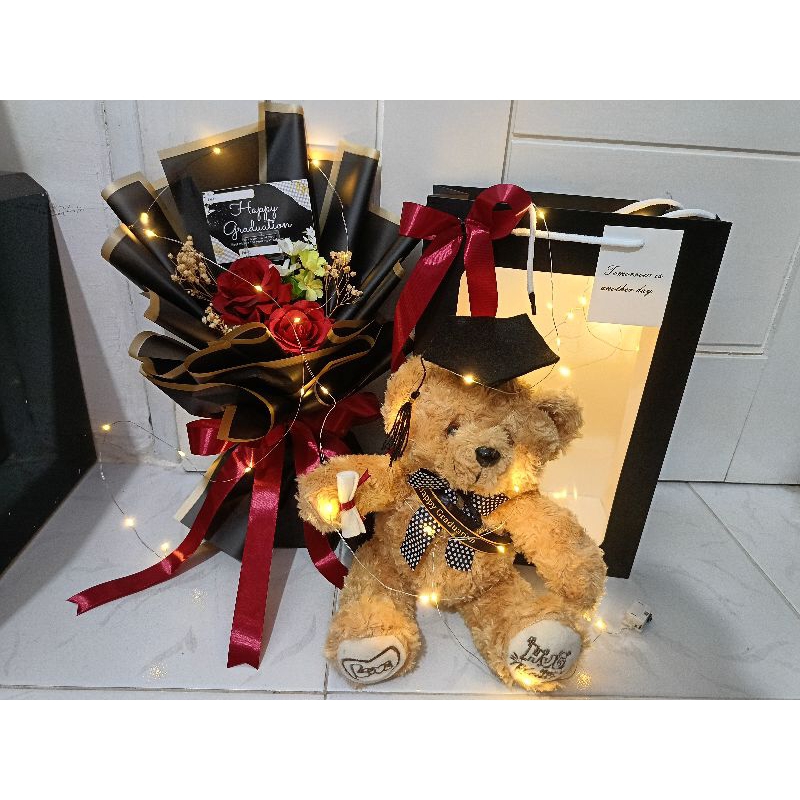 

BUKET WISUDA / BONEKA WISUDA / GIFT WISUDA / HAMPERS WISUDA / KADO WISUDA / BUNGA WISUDA / GRADUATION