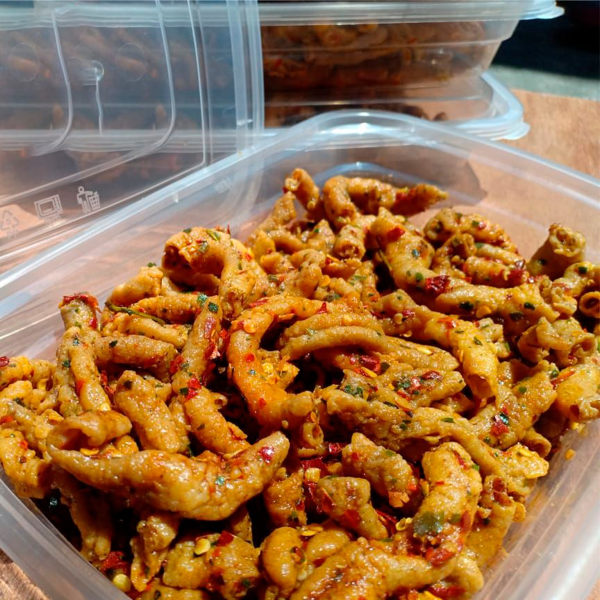 

Keripik Usus Pedas Daun Jeruk Box 150Gr Morang Moreng / Usus Krispi Viral Kekinian