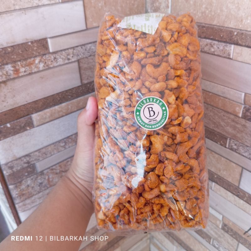 

Kacang Mede Pedas Thailand Daun Jeruk 1KG / Kacang Bawang goreng renyah premium