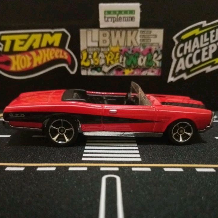 Hot Wheels '67 PONTIAC GTO