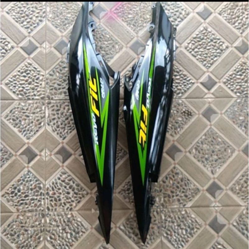 Bodi belalakng kanan kiri Honda Revo fit fi Revo fi + striping