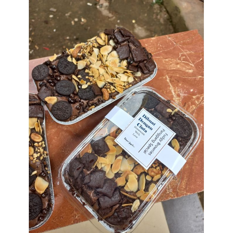 

PROMO Fudgy Brownies Nyoklat Garing Diluar Lembut Didalam