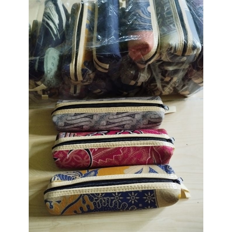 

souvenir kotak pensil batik 19x7cm