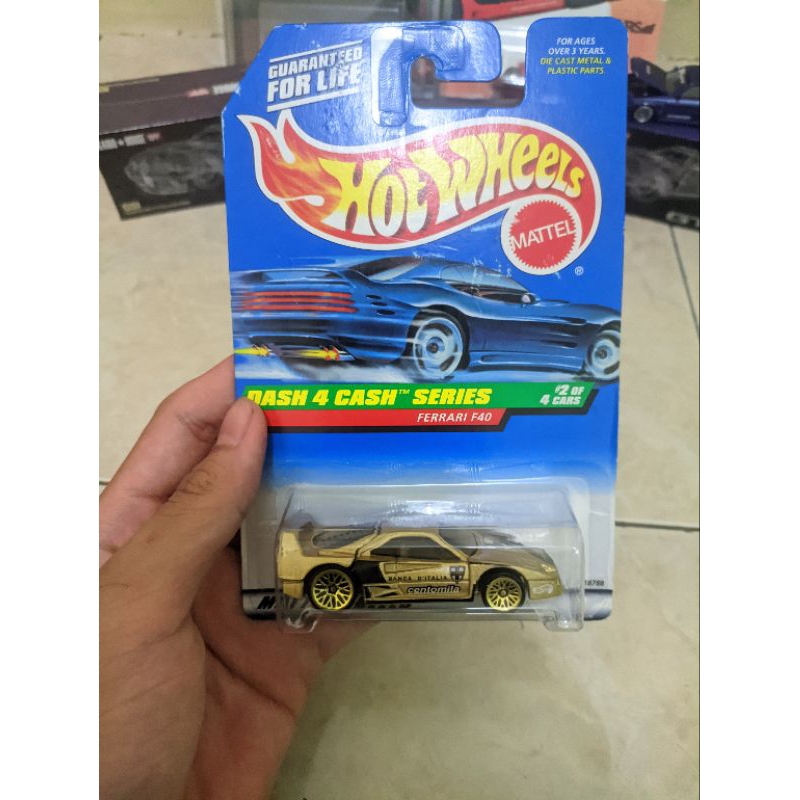 hotwheels ferrari f40 gold